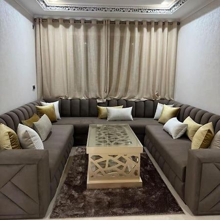 Family-Sized Cosy Apartment ลารัช ภายนอก รูปภาพ