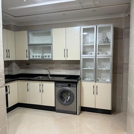 Family-Sized Cosy Apartment ลารัช ภายนอก รูปภาพ