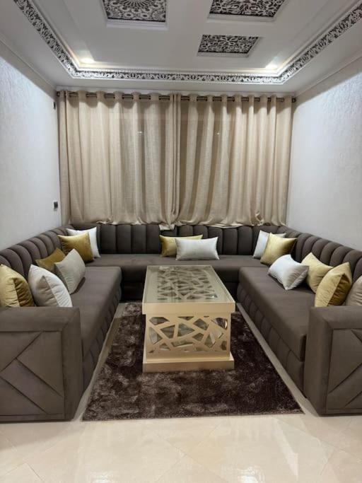 Family-Sized Cosy Apartment ลารัช ภายนอก รูปภาพ