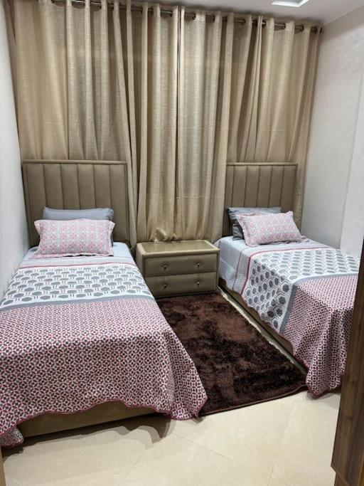 Family-Sized Cosy Apartment ลารัช ภายนอก รูปภาพ